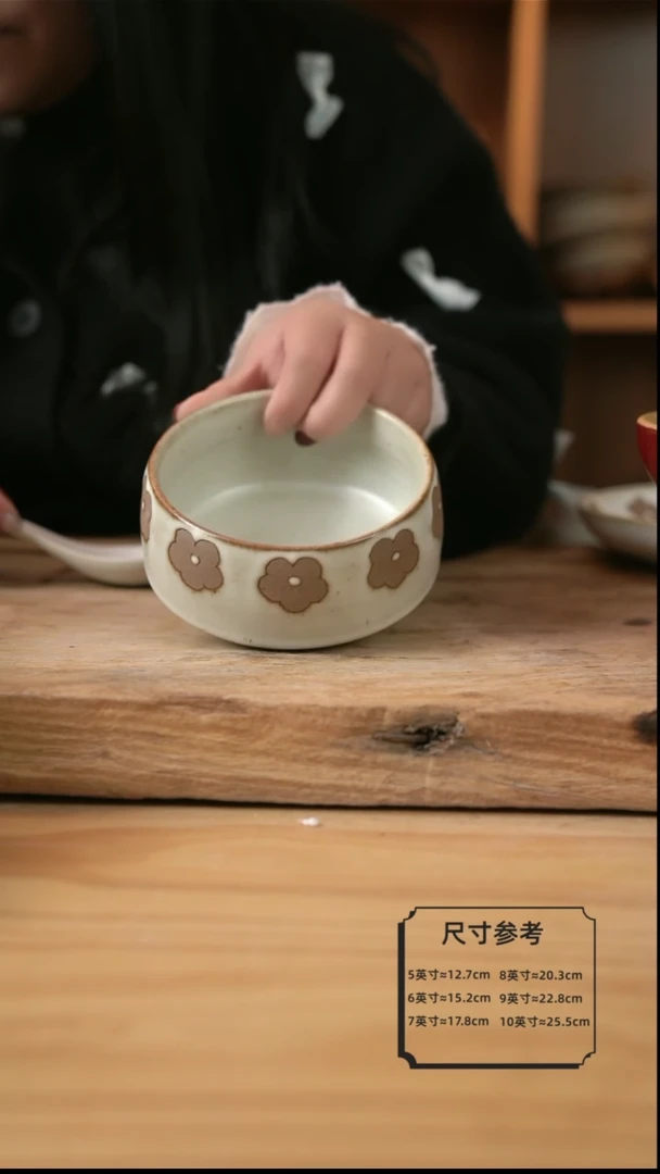 【闪购商品】白色的雕刻小花花的钵钵碗加白色微瑕小勺子