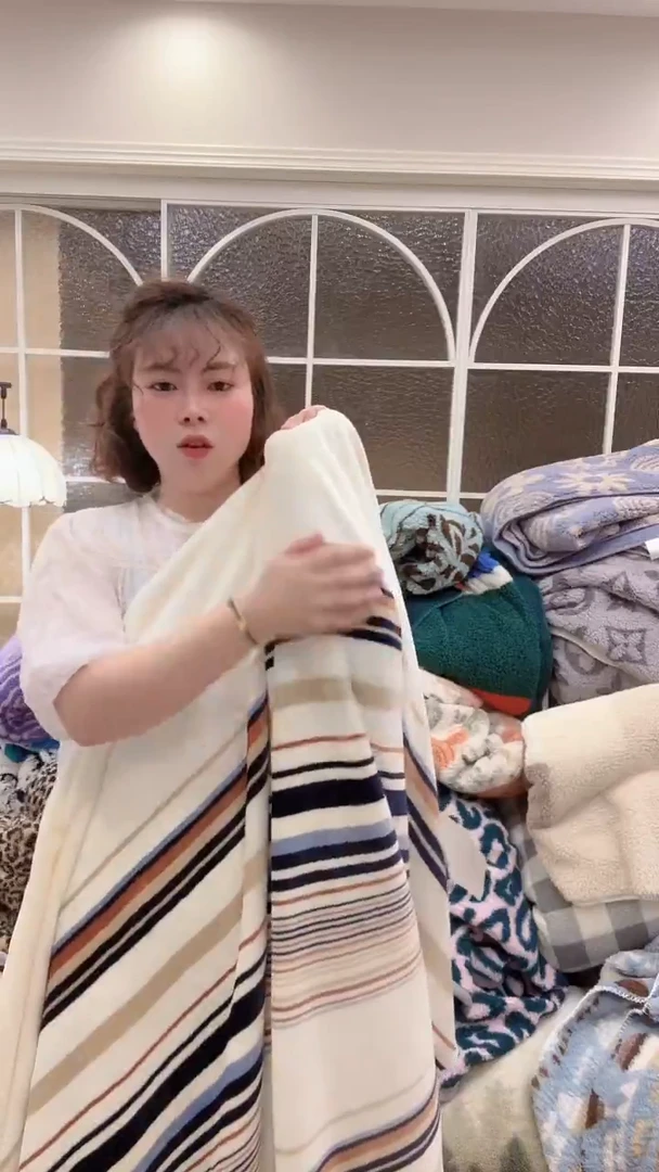 醋酯纤维2*2.3  白底条纹牛奶绒