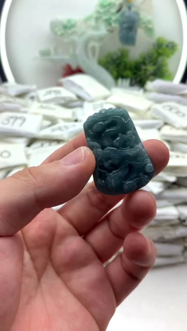 翡翠未镶嵌颈饰挂件