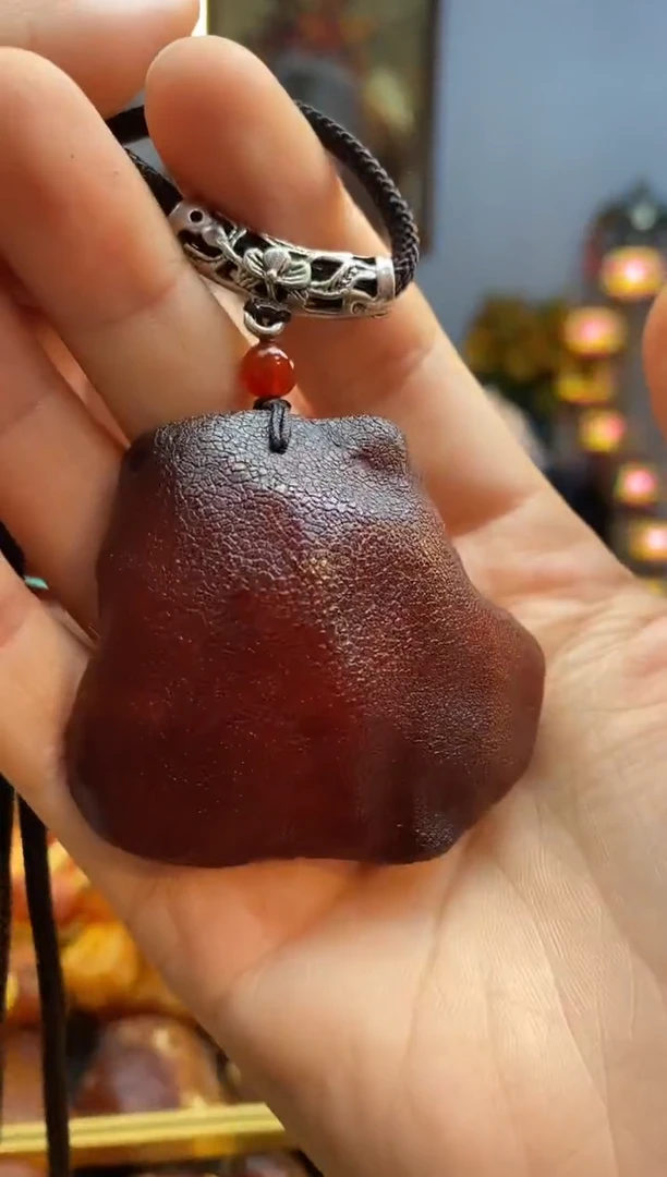 未镶嵌颈饰琥珀吊坠