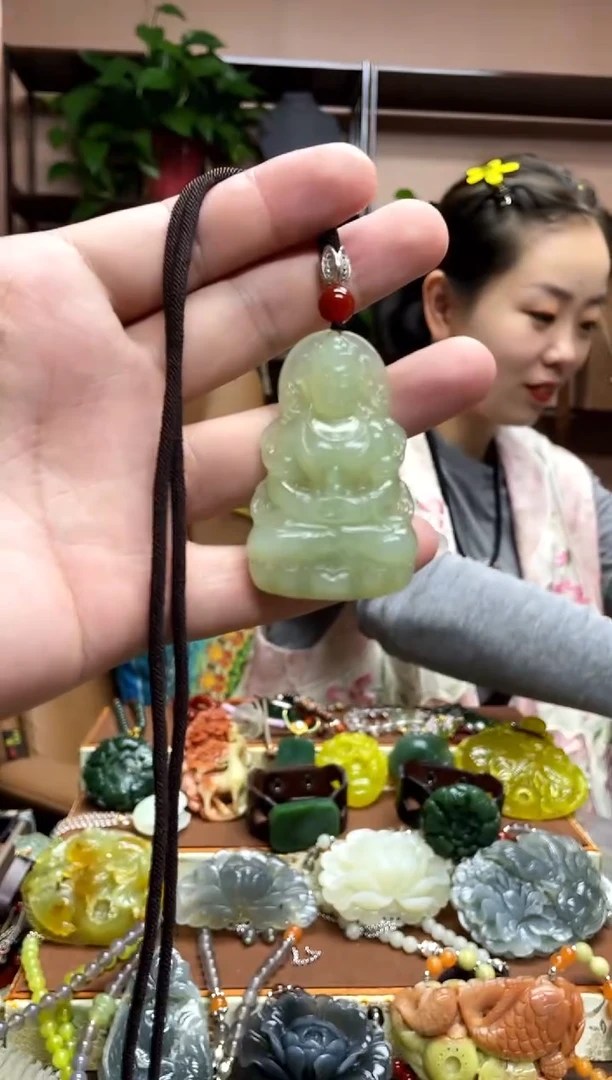 未镶嵌岫玉颈饰·