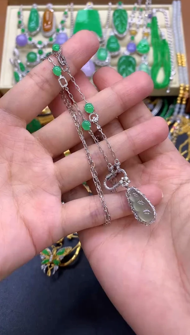 颈饰18K金镶嵌翡翠156-中国好珍宝