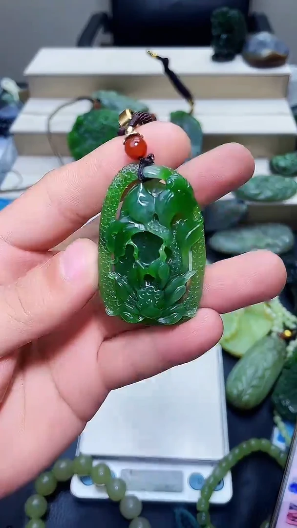 颈饰未镶嵌和田玉1