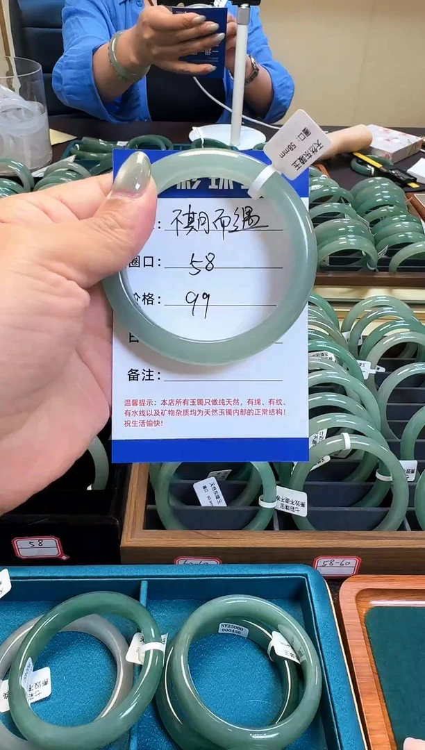 东陵石手镯未镶嵌东陵玉