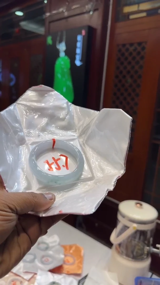 未镶嵌手镯翡翠手镯