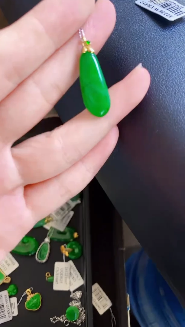 颈饰未镶嵌翡翠吊坠