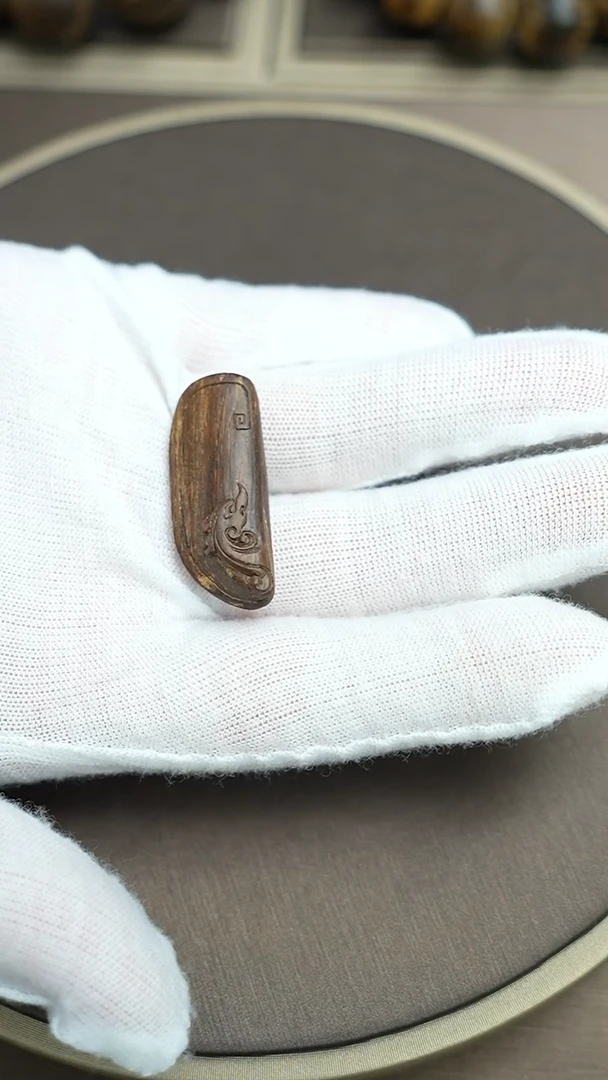 沉香吊坠沉水老挝红土沉香吊坠1.9克