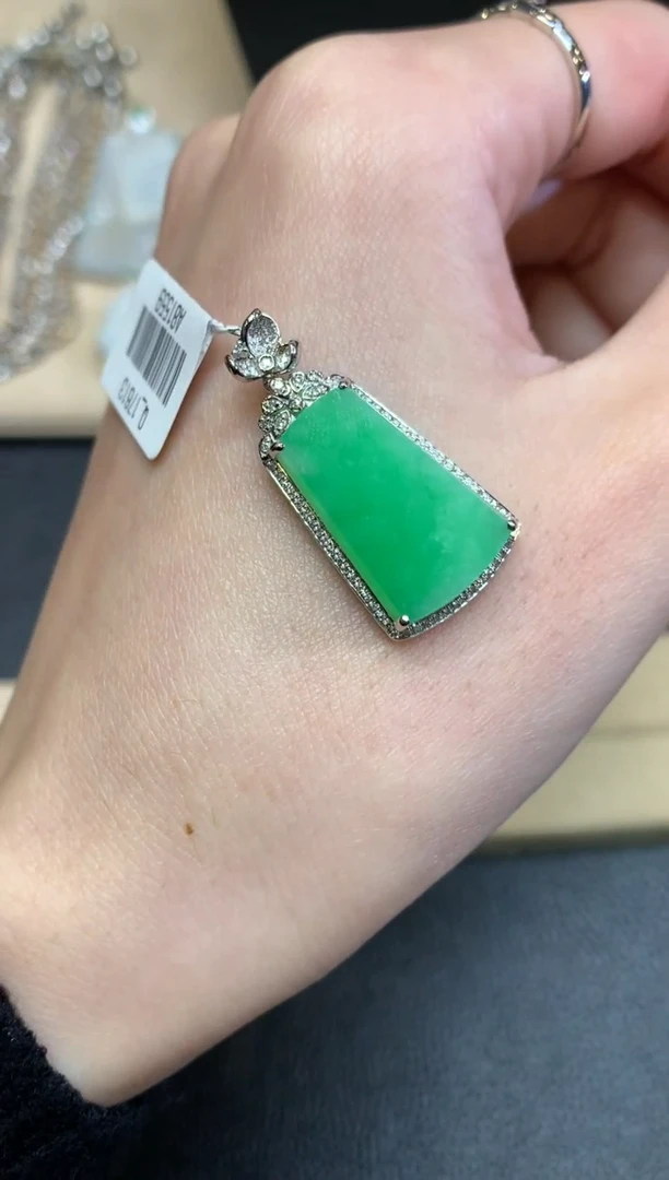 【闪购商品】翡翠颈饰18K金镶嵌无事牌【无服务费】