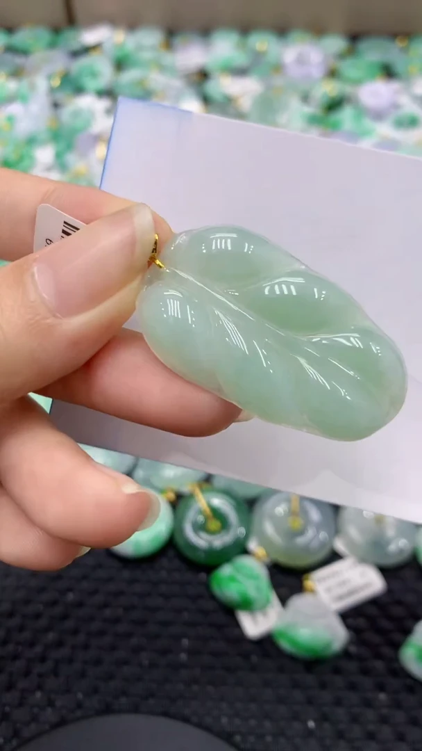 翡翠18K金镶嵌颈饰天然缅甸翡翠A货