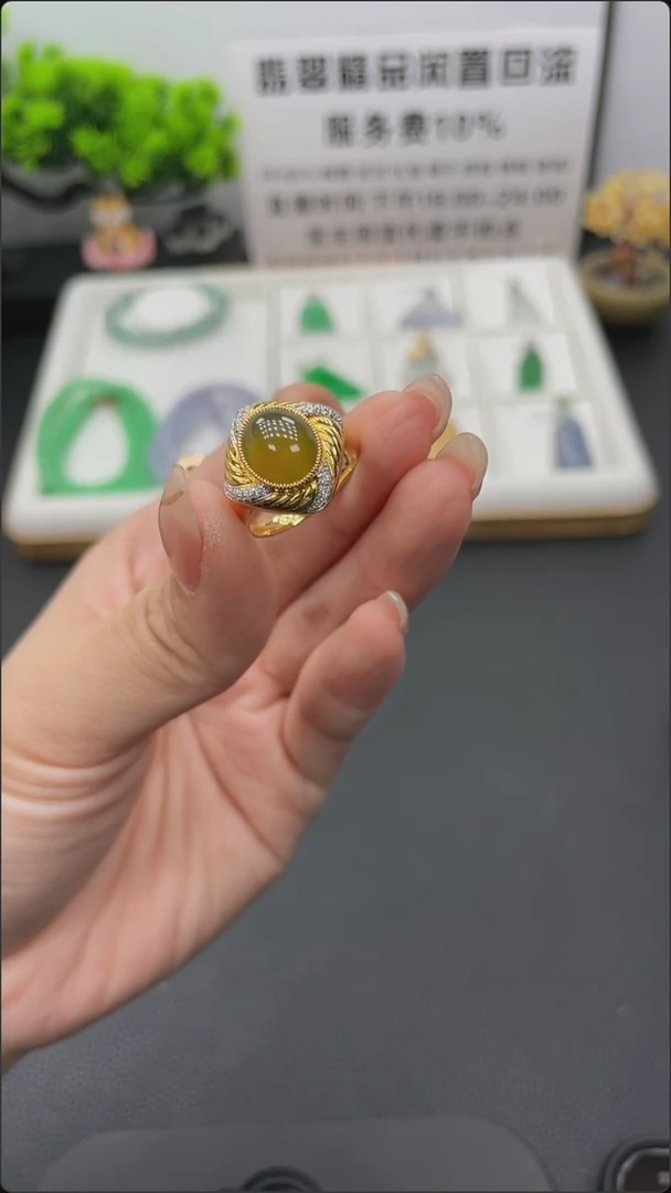 翡翠18K金镶嵌颈饰天然缅甸A货翡翠18k金镶嵌吊坠