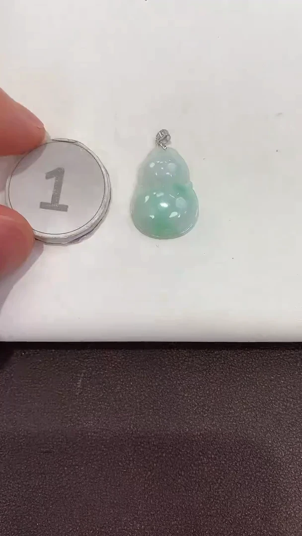 颈饰18K金镶嵌翡翠天然缅甸a货翡翠