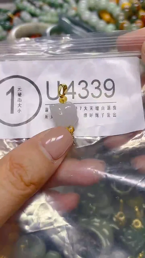 颈饰未镶嵌翡翠/ U /翡翠A货，一件也是批发价