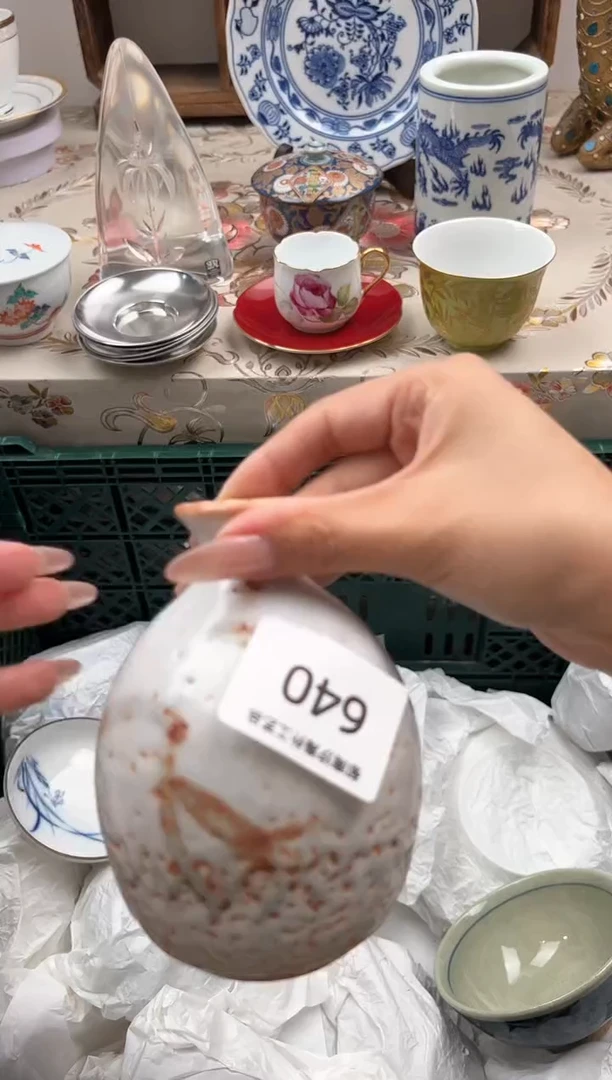 瓷片裴**姐J         640