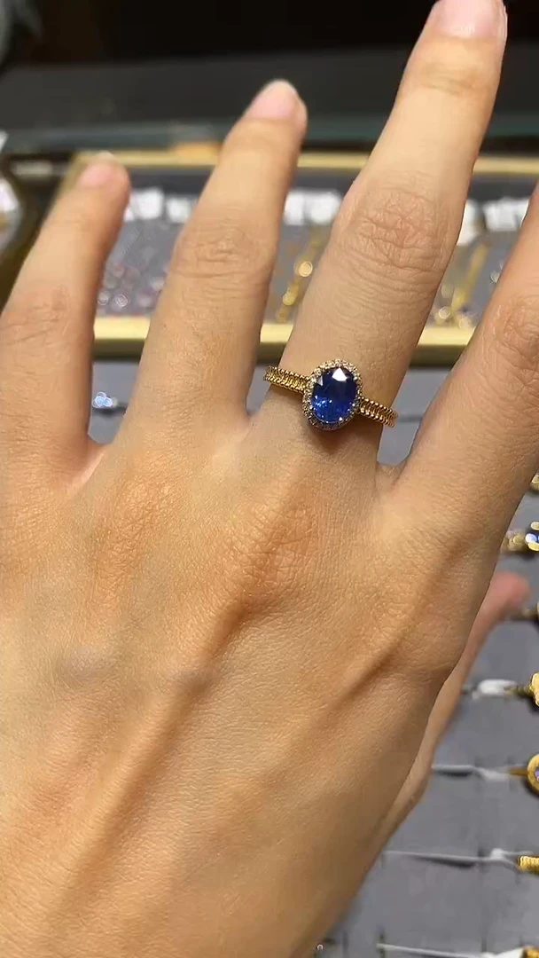 戒指蓝宝石18K金镶嵌