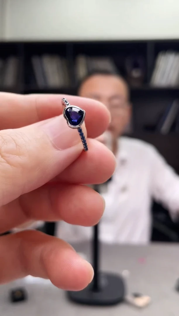 裸石蓝宝石月**风蓝宝石戒指