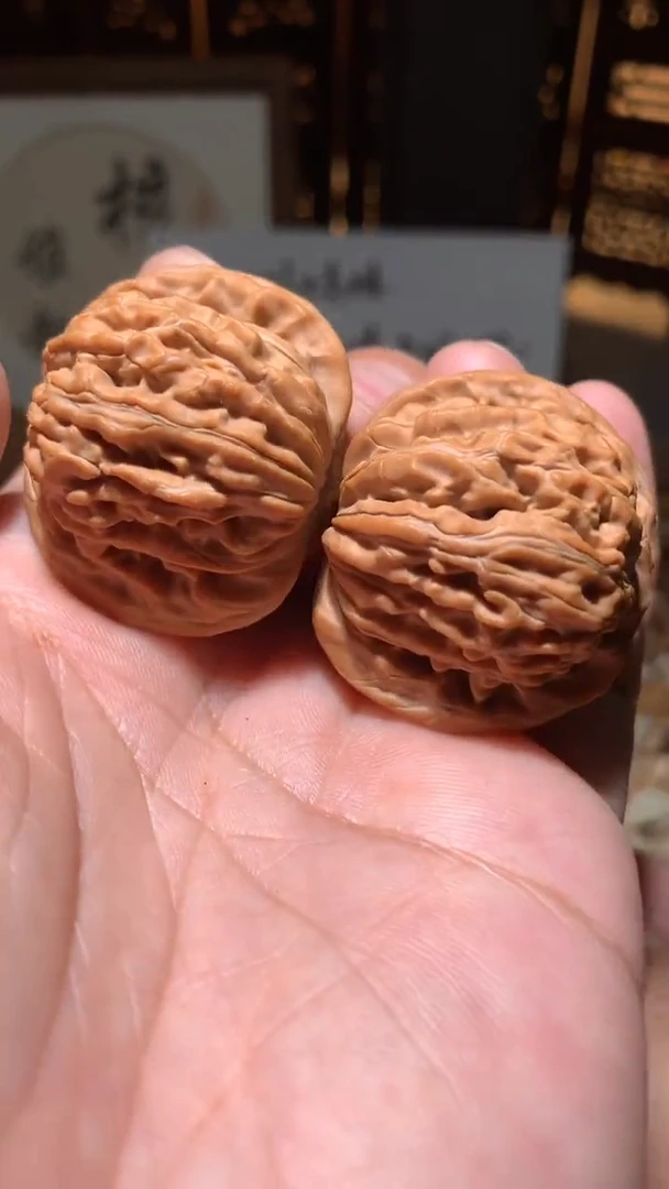 文玩核桃把件【核缘雅趣】38左右汉高楼，同尺寸随机发