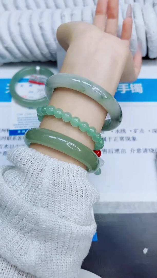 未镶嵌手镯石英质玉227/60