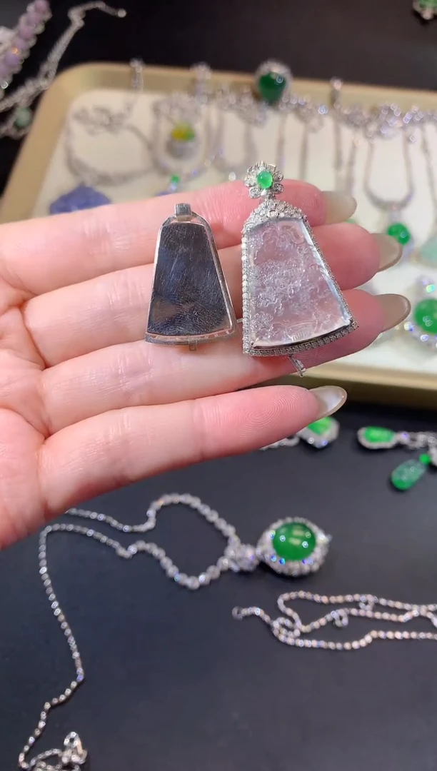 吊坠(不含链)18K金镶嵌翡翠62-山水