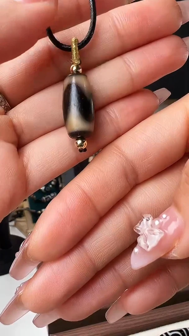 【闪购商品】玛瑙/玉髓颈饰未镶嵌虎牙