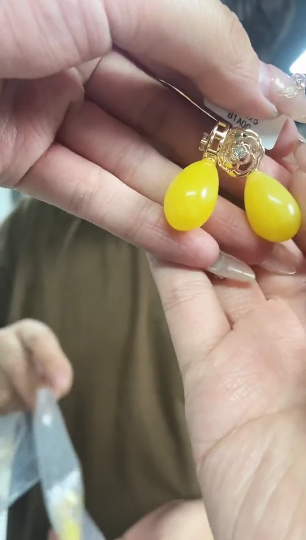 【闪购商品】蜜蜡裸石未镶嵌多样性发其一颜色微差