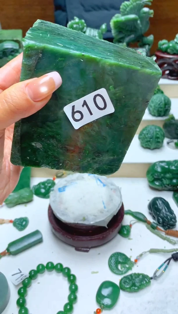 未镶嵌和田玉摆件1