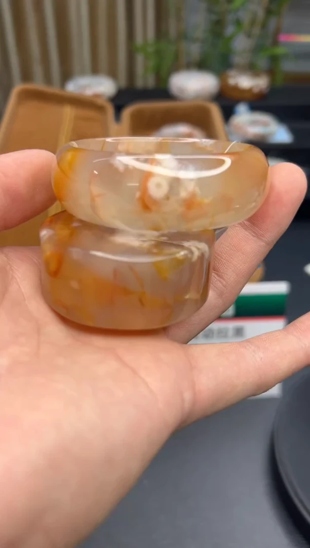 【闪购商品】石英质玉手镯未镶嵌A356(54圈赠送镯心)