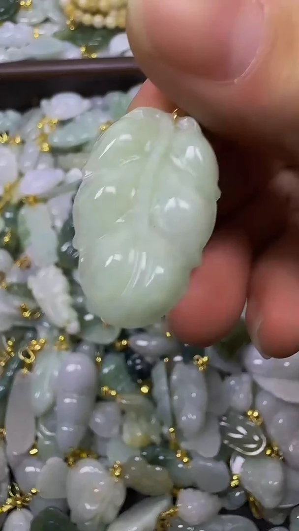 颈饰未镶嵌翡翠颈饰未嵌镶翡翠