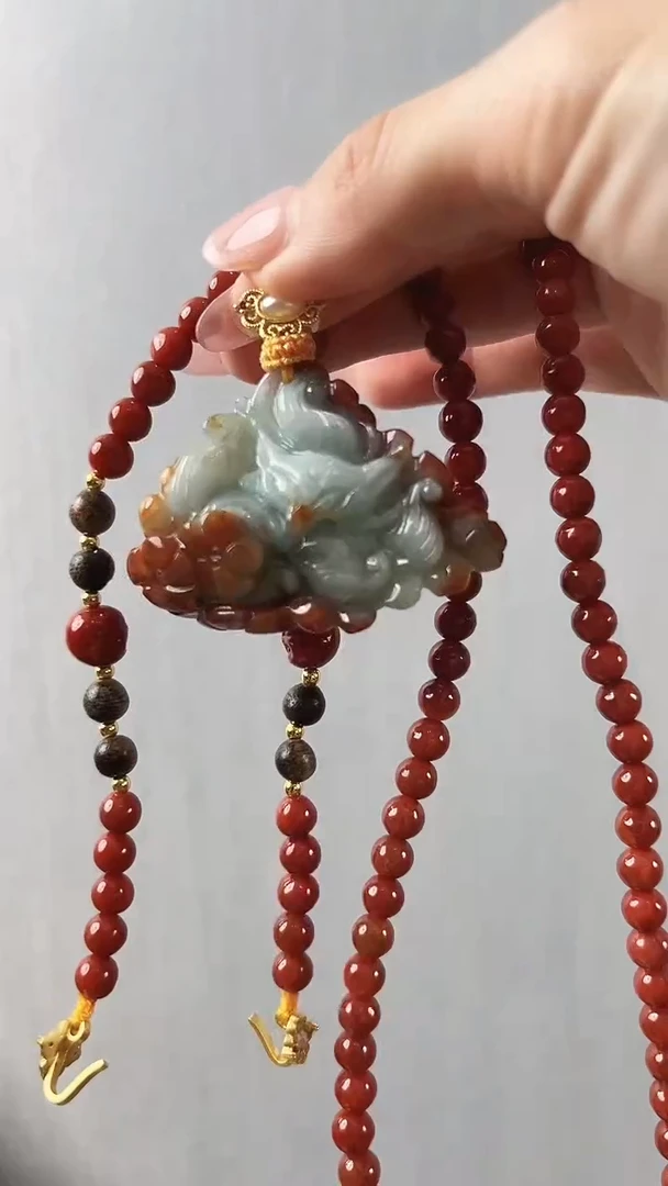 颈饰未镶嵌翡翠九尾狐