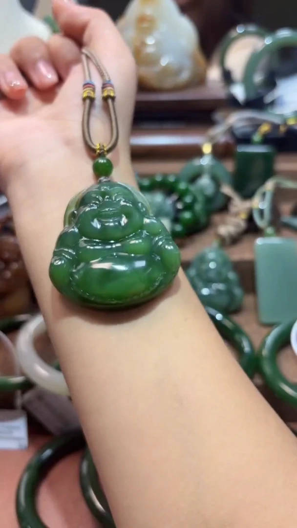 颈饰未镶嵌和田玉（碧玉）1