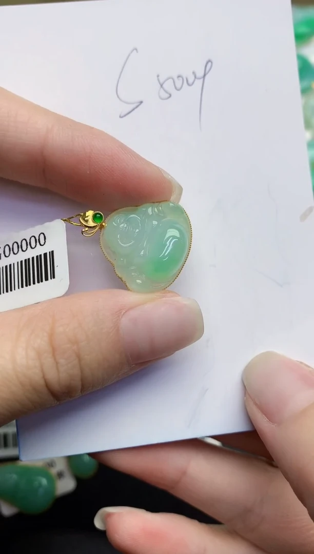 翡翠18K金镶嵌颈饰缅甸天然翡翠A货