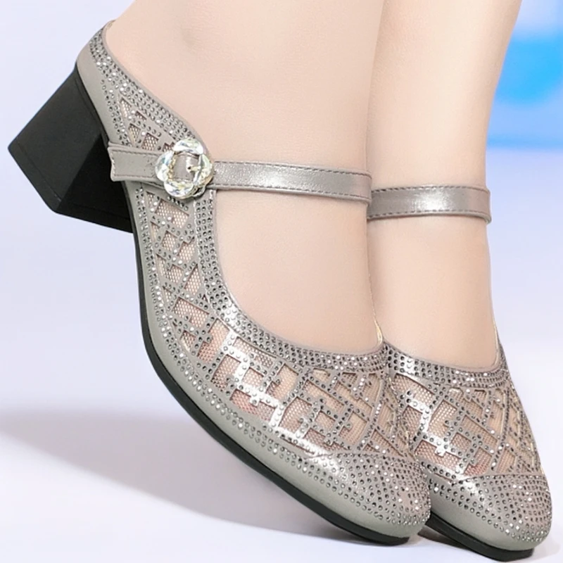 时尚织物水钻拖鞋夏季新款镂空透气包头一字扣带粗跟外穿拖鞋女鞋