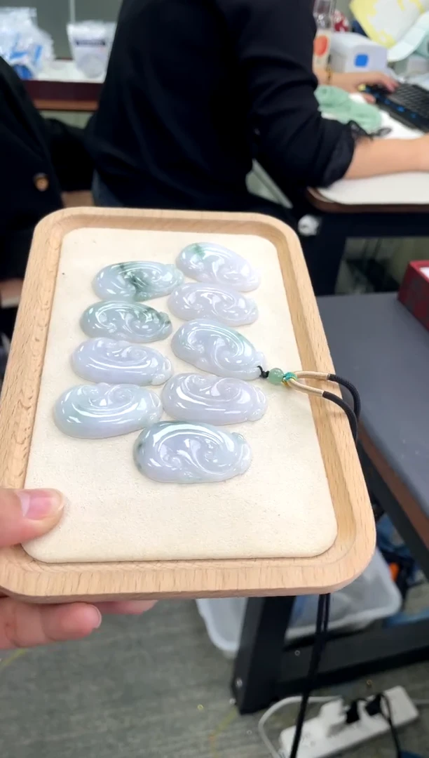 【闪购商品】翡翠吊坠(不含链)未镶嵌多样性发货发一件