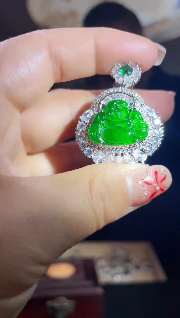 【闪购商品】翡翠吊坠(赠链)未镶嵌佛公