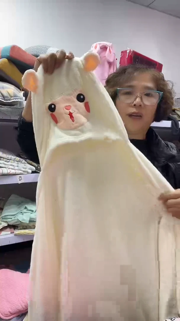 聚酯纤维披风  乳白小羊