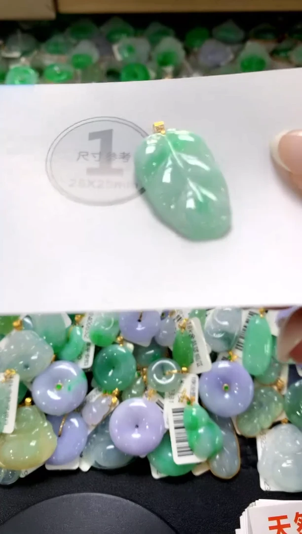 翡翠18K金镶嵌颈饰1111111111111111