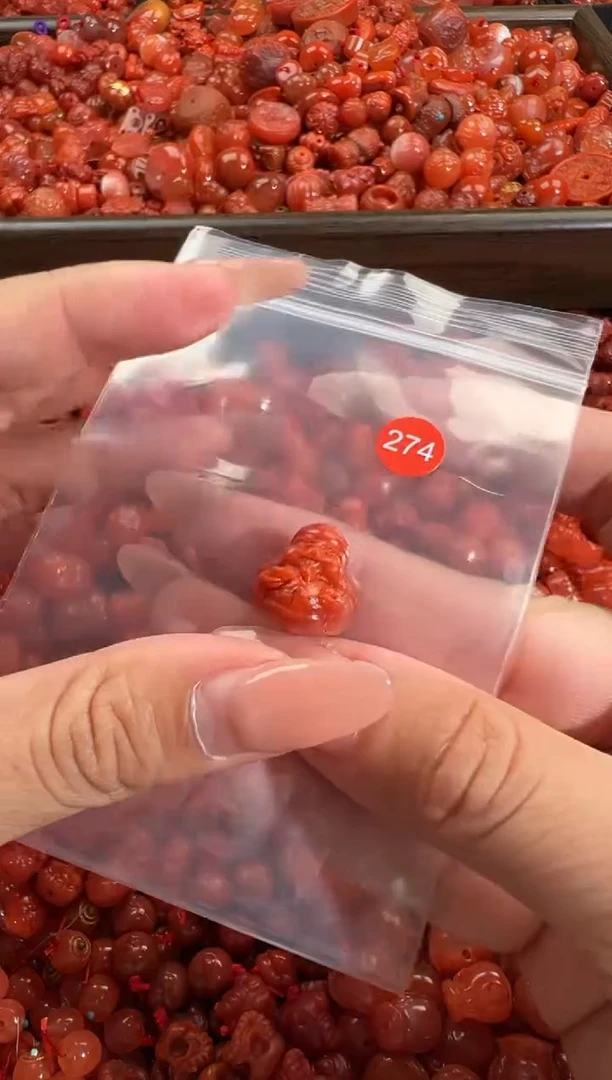 南红玛瑙未镶嵌颈饰1