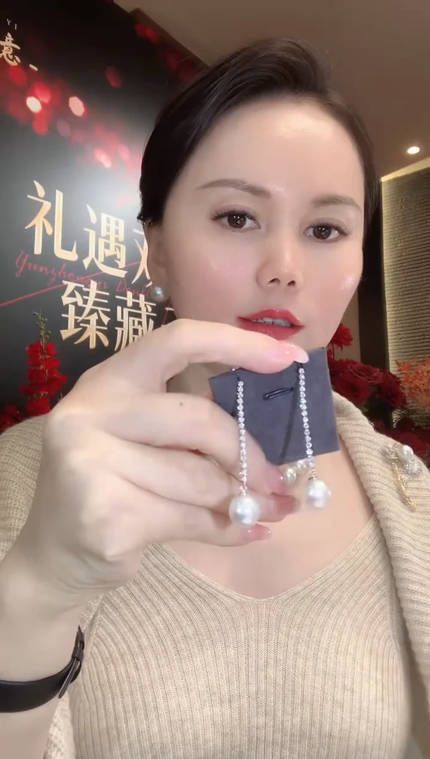 18K金镶嵌耳饰海水珍珠D52