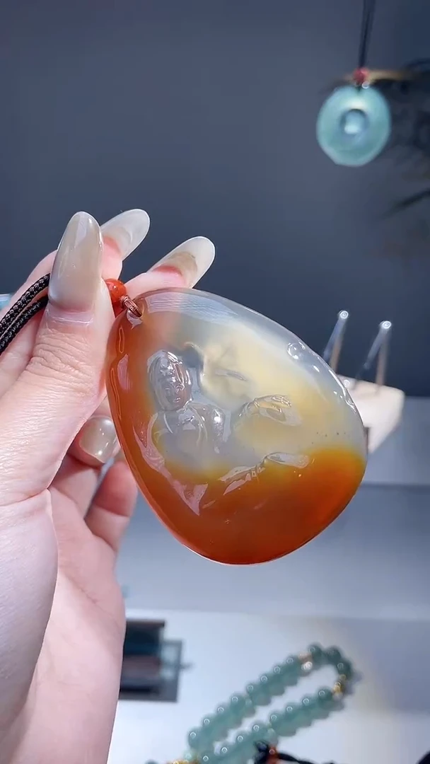 未镶嵌颈饰玛瑙/玉髓观音自在