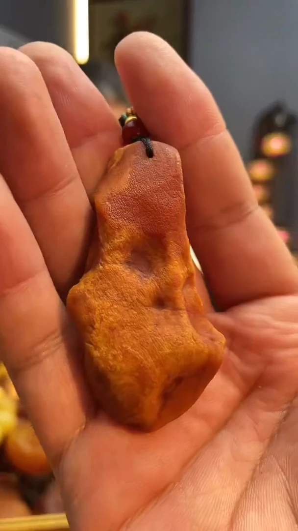 未镶嵌颈饰琥珀吊坠