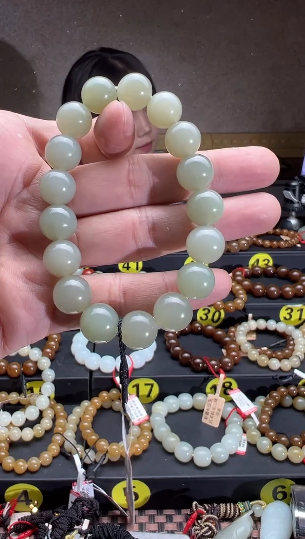 手串未镶嵌和田玉且末料青白玉手串卡12