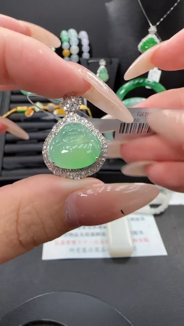 颈饰18K金镶嵌翡翠翡翠吊坠