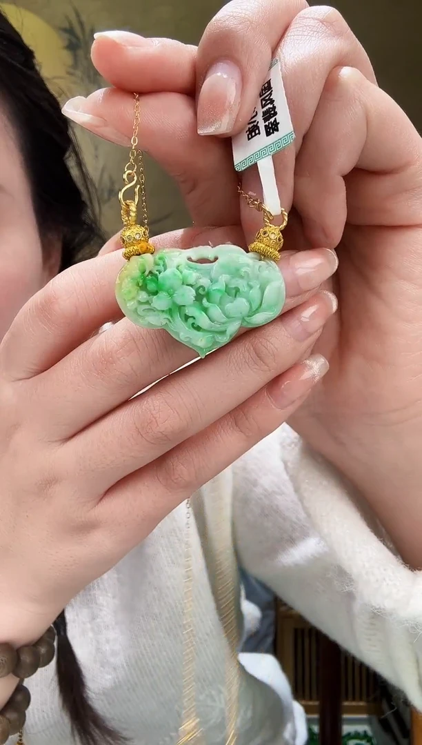 颈饰未镶嵌翡翠吊坠