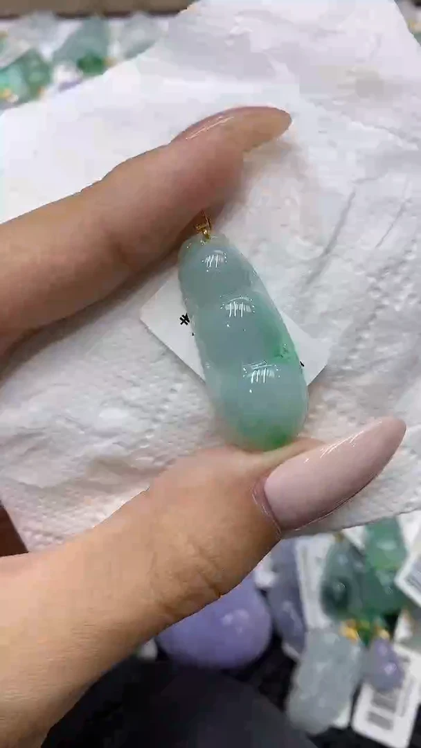 颈饰18K金镶嵌翡翠111111111111