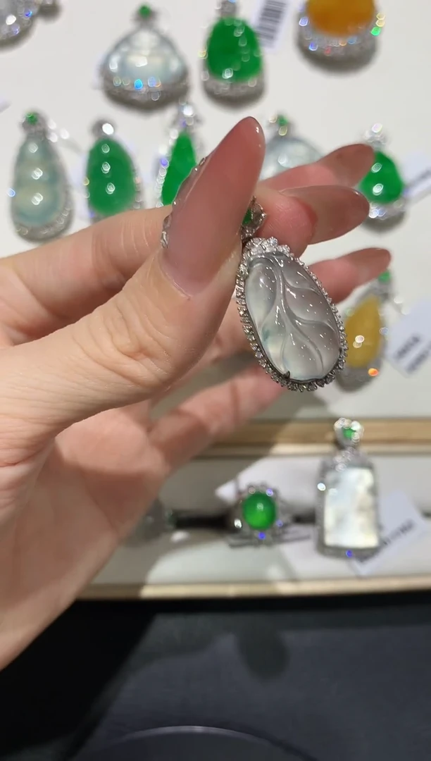 翡翠18K金镶嵌吊坠(不含链)团购4