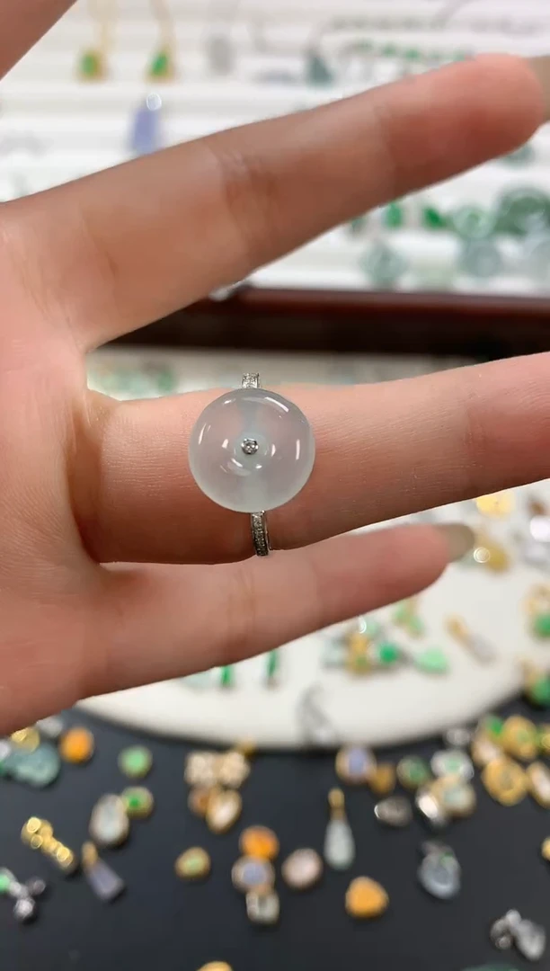 翡翠18K金镶嵌颈饰平安扣戒指