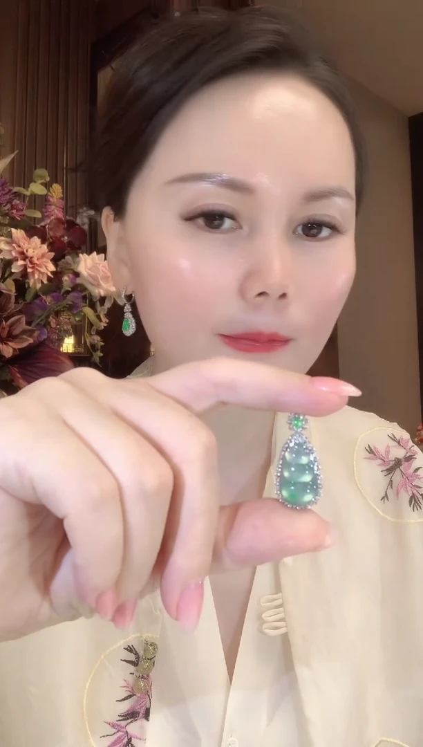 吊坠(不含链)18K金镶嵌翡翠C49