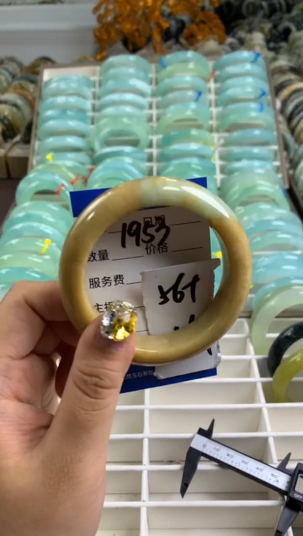 【闪购商品】蛇纹石玉手镯未镶嵌1953