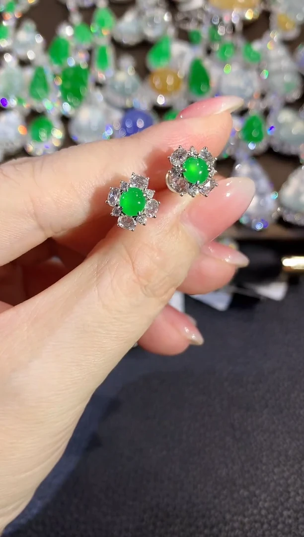 18K金镶嵌翡翠耳饰A67