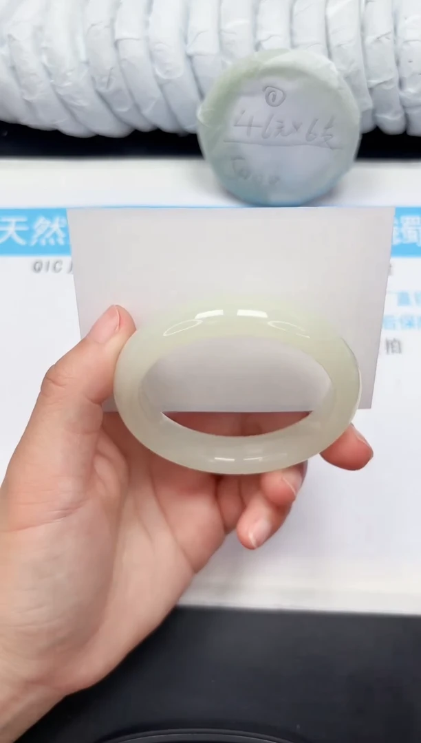 【闪购商品】石英质玉手镯未镶嵌56-56.7