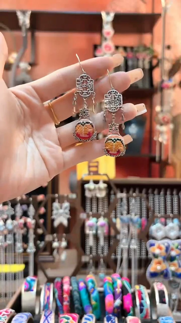 织绣云织谣民族风精美饰品   186**